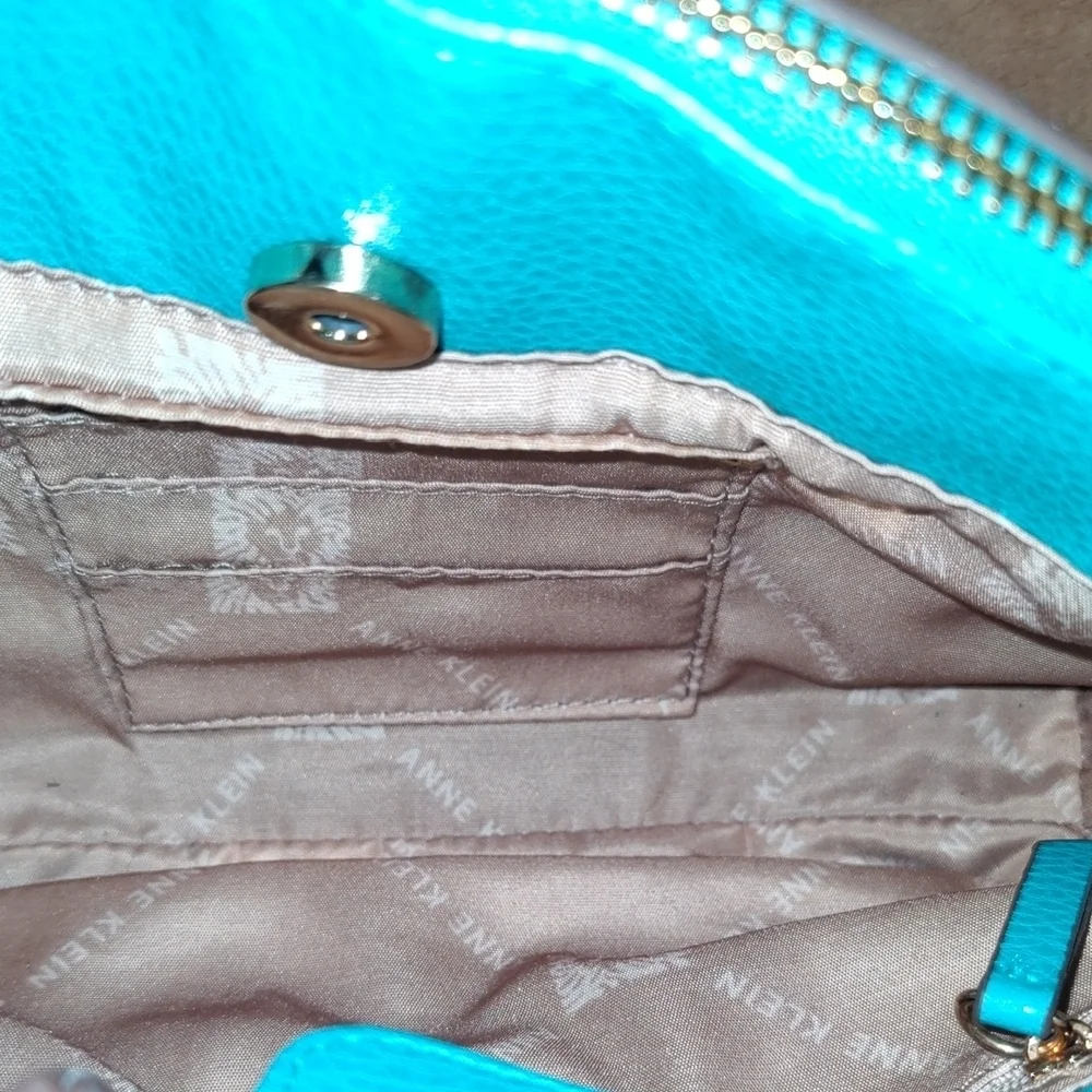 Anne Klein Teal Faux Leather Shoulder Bag – Like New – Gold Hardware – Classic T